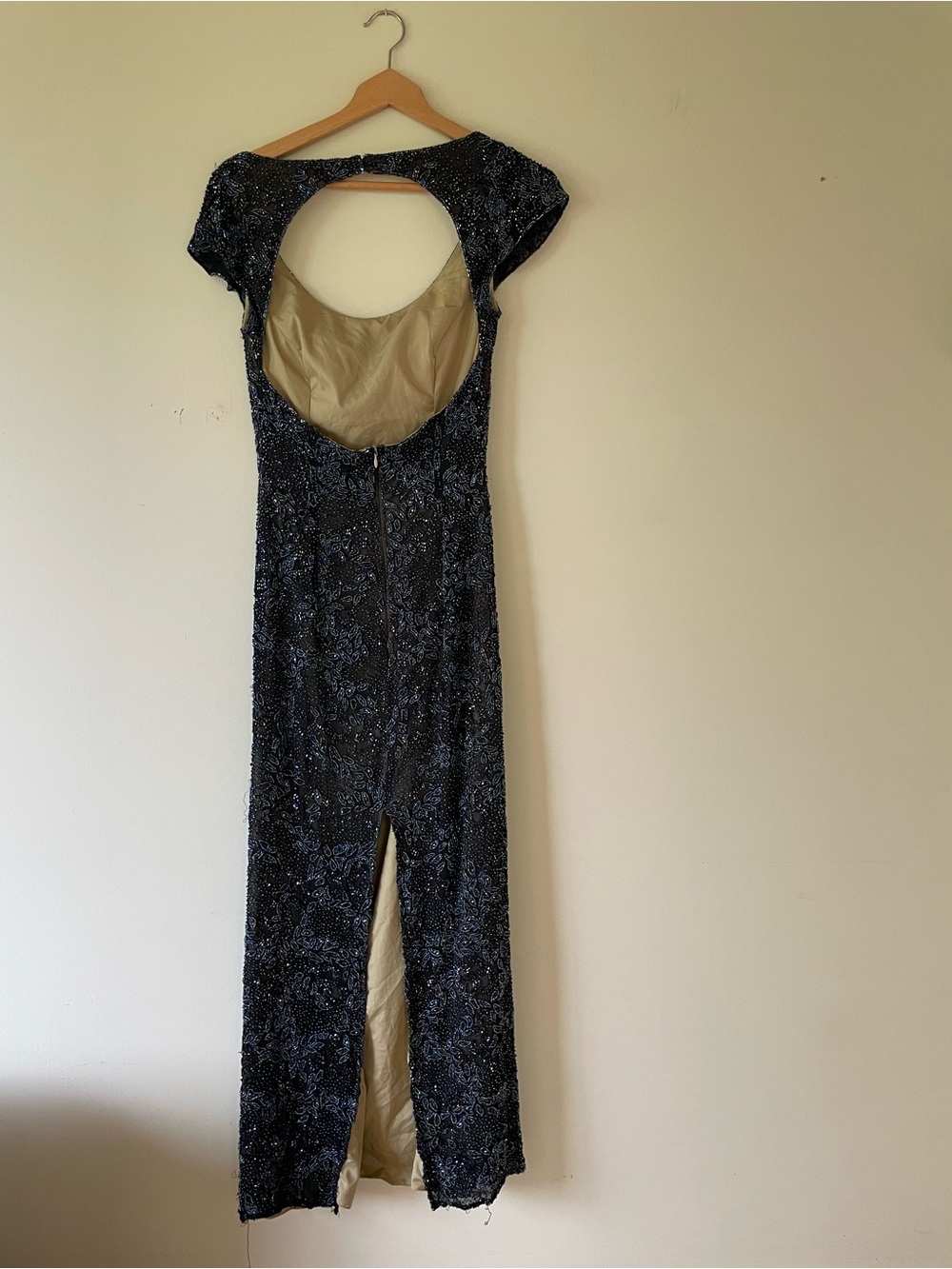 Women’s black and Blue Sequin Open-Back Evening Gown full silk beaded exterior